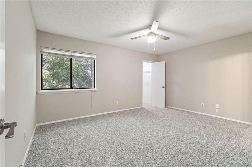 Building Photo - 580 Northridge Crossing Dr