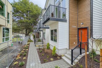 Building Photo - Immaculate Newer Construction - 3 Bed 2 Ba...