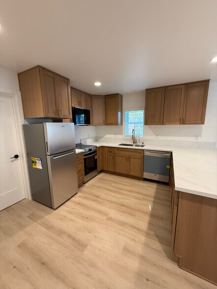 Primary Photo - 6649 Delbarton St