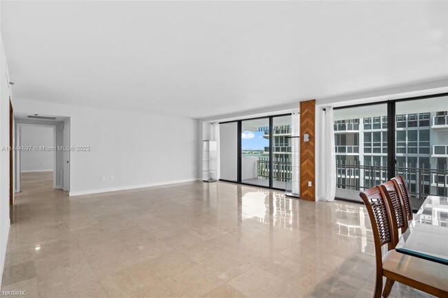 Building Photo - 2 br, 2.5 bath Condo - 10205 Collins Ave A...