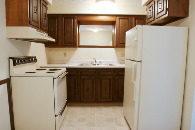 Primary Photo - Chalet Apartments of Canton