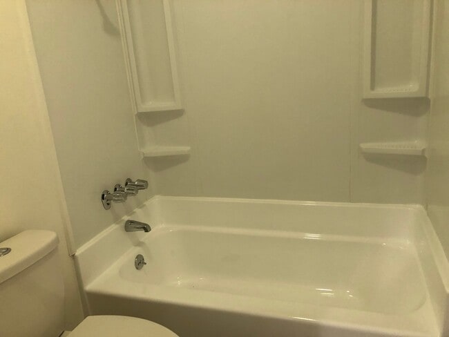 Building Photo - Amazing 1BD/1BA Condo in Prime Woodland Hi...