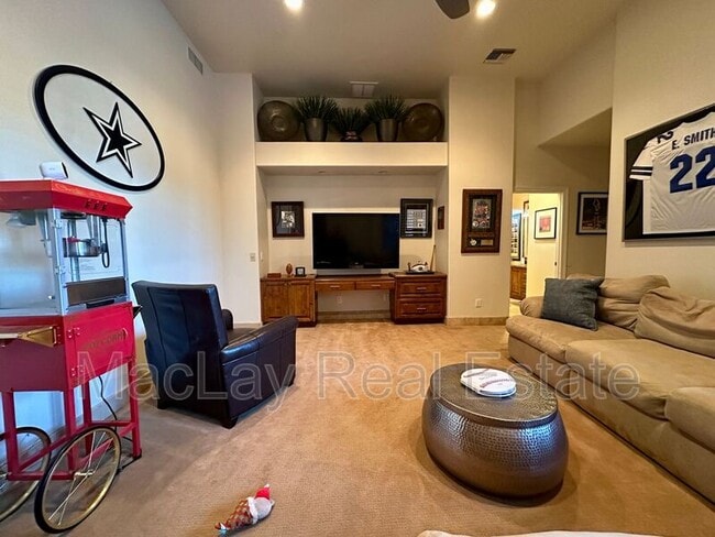 Building Photo - 5711 W Linda Ln