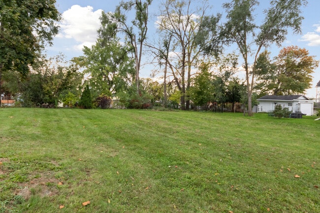 Building Photo - 629 St Clair Ave