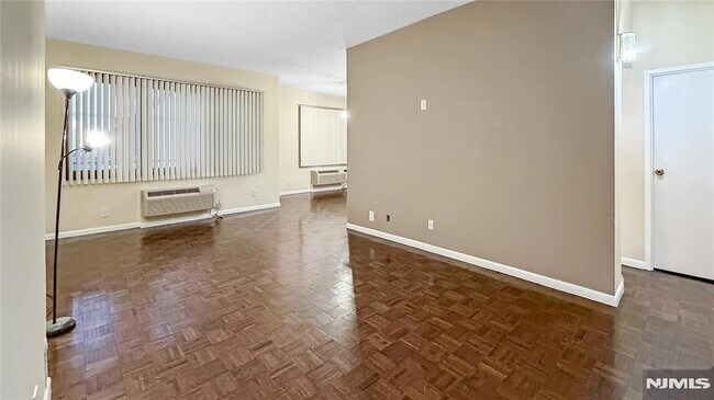 Building Photo - 326 Prospect Ave