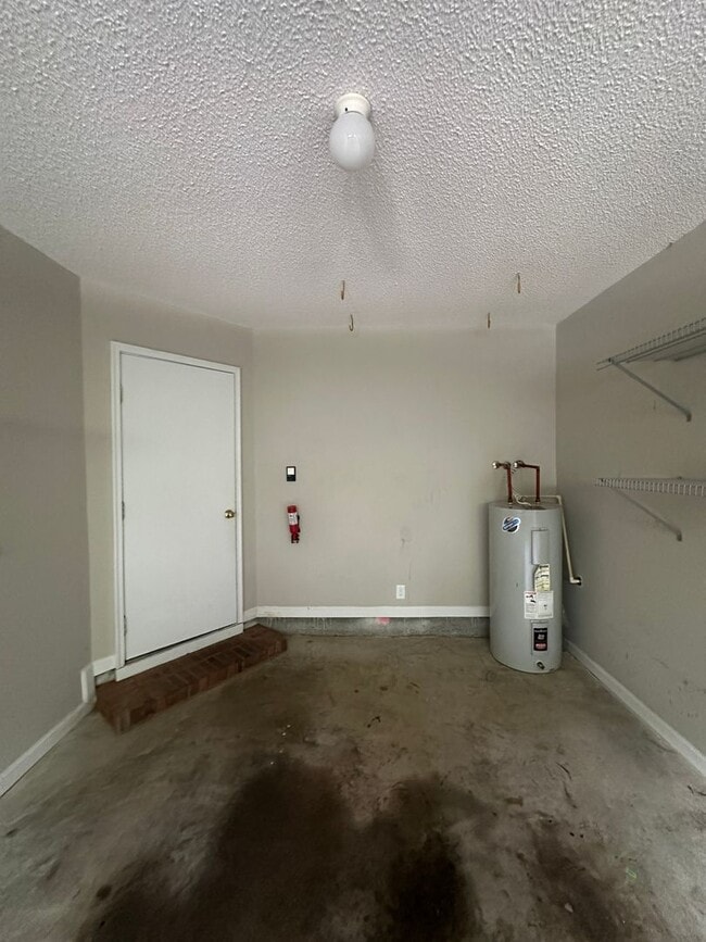 Building Photo - 206 Foxchase Ln