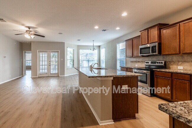 Building Photo - 920 Laserra