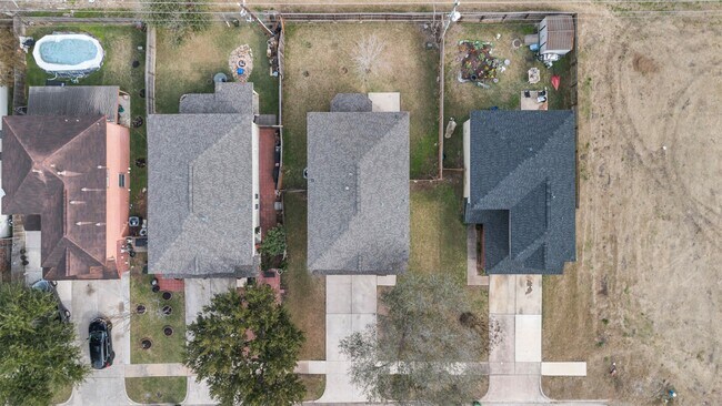 Building Photo - 13615 Ambrose St