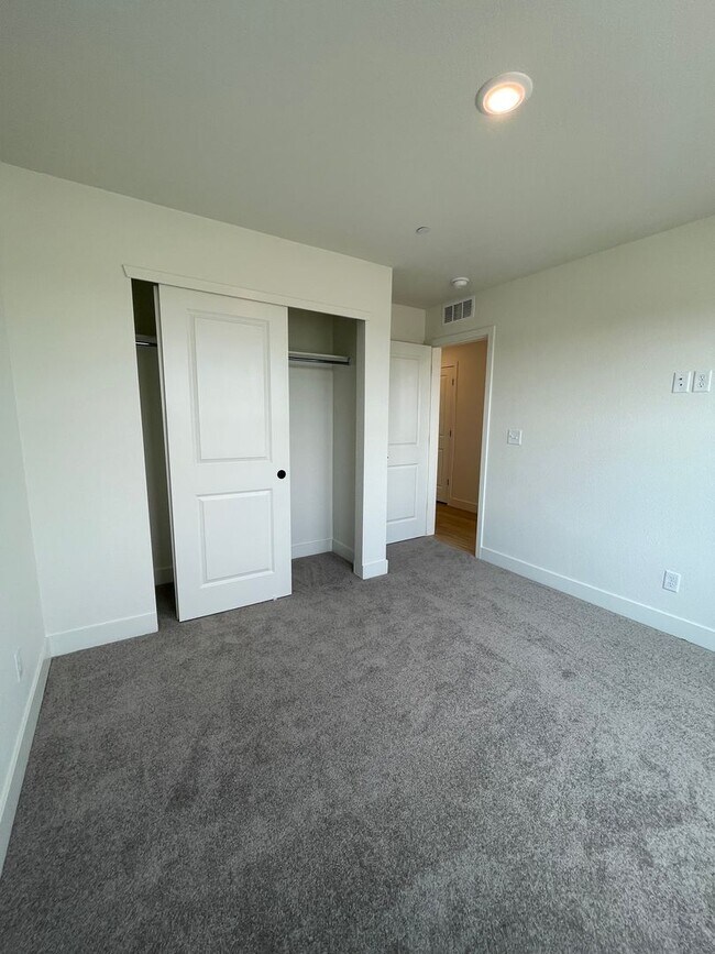 Building Photo - Stunning Rowhouse in NE Ft. Collins