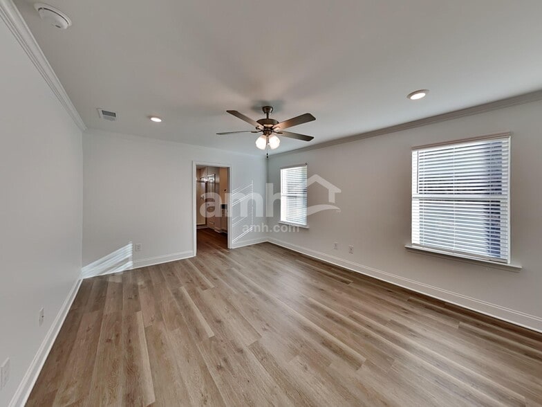 Building Photo - 1039 Highland Walk