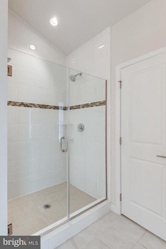 Building Photo - 41256 Lenah Point Dr