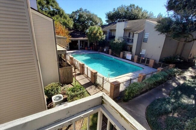 Building Photo - 9707 Richmond Ave.