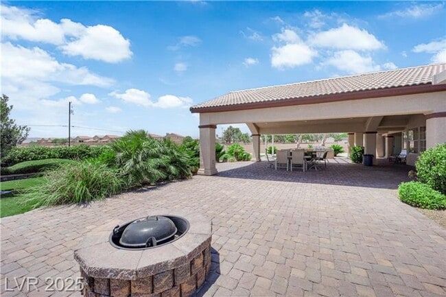 Building Photo - 1.2 Acres with Indoor & Outdoor RV Parking!!!!