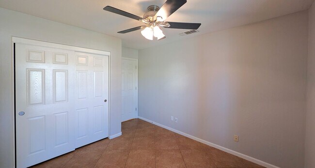 Building Photo - 3 Bedroom Home in the Silverhawk Community Near N Cooper Rd and W Guadalupe Rd!