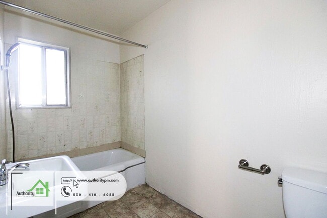 Building Photo - 2970 Anita St