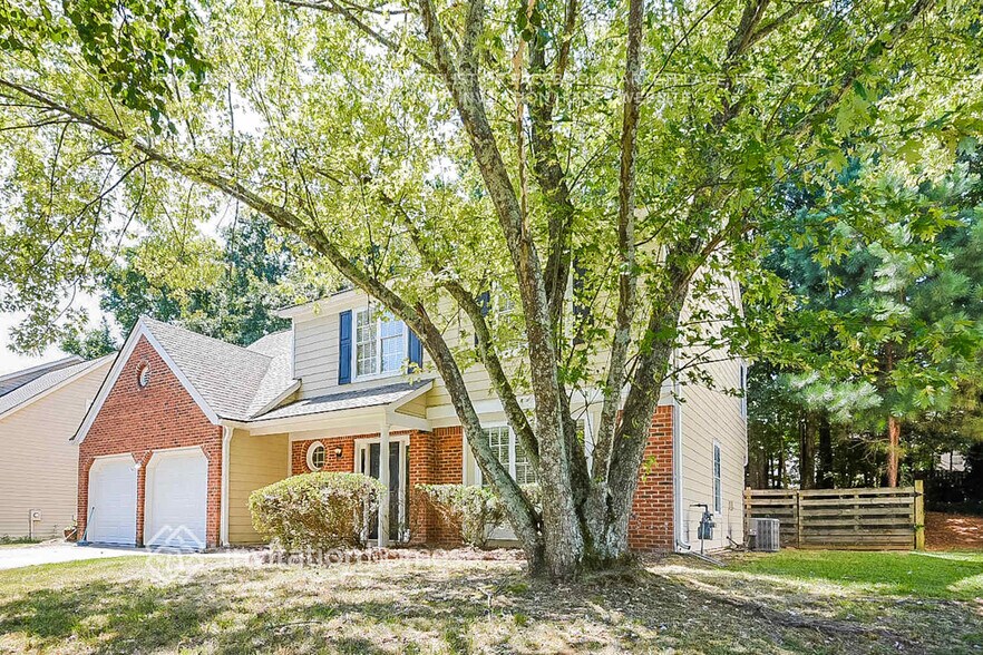 Building Photo - 2640 Woodside Dr