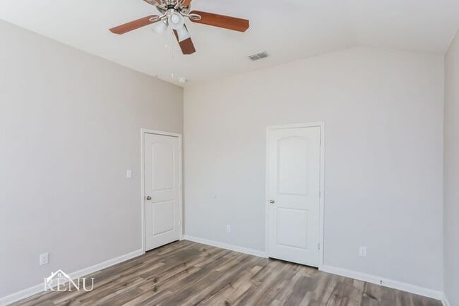 Building Photo - 1923 Hialeah Dr