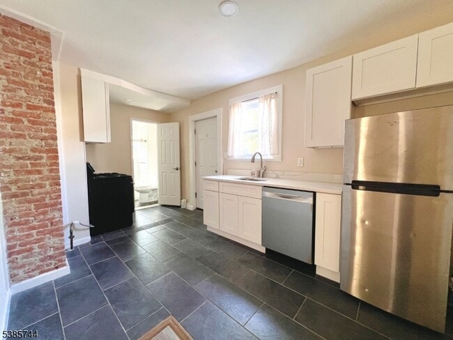 Primary Photo - 27 William St