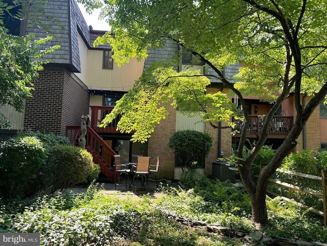 Building Photo - 9547 Fern Hollow Way