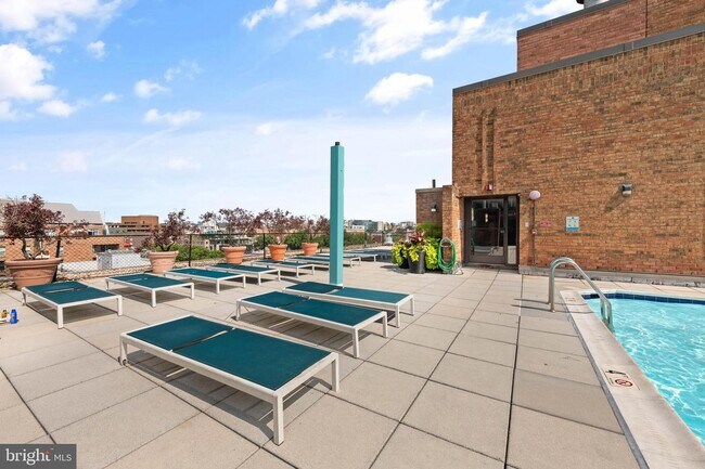 Building Photo - 1718 P St NW