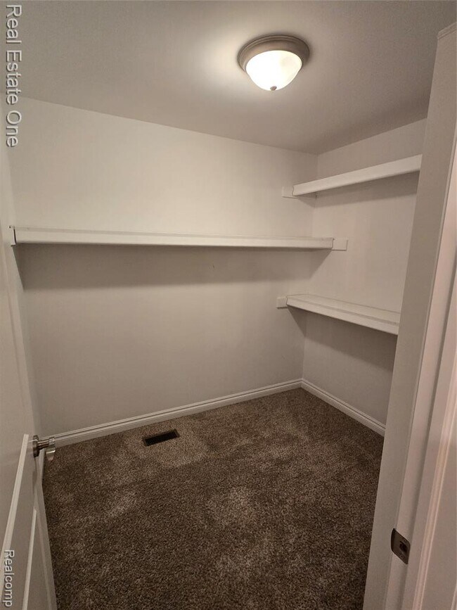 Building Photo - 1131 Woodslee Ave