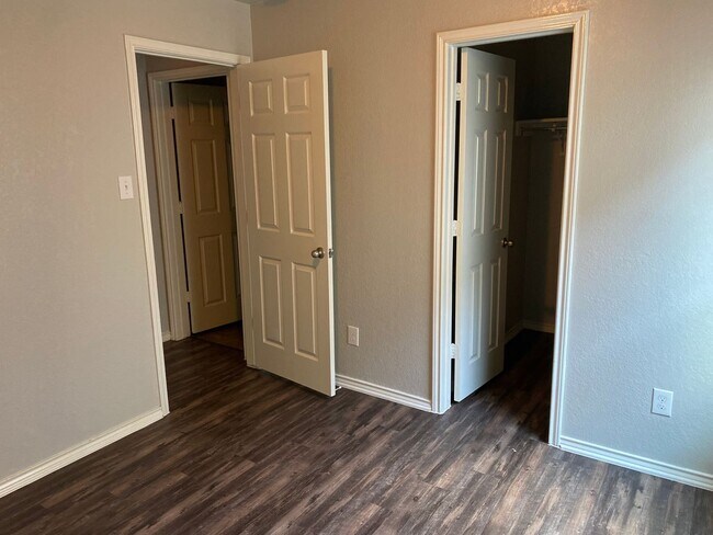 Building Photo - Beautiful 1 Story Home!
