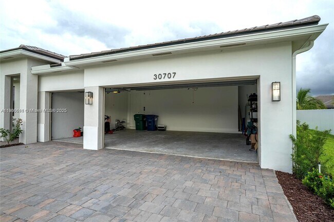 Building Photo - 30707 SW 193rd Ave