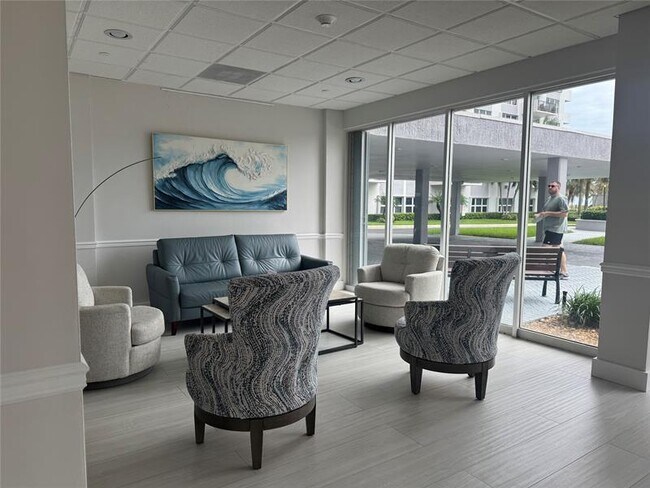 Building Photo - 405 N Ocean Blvd