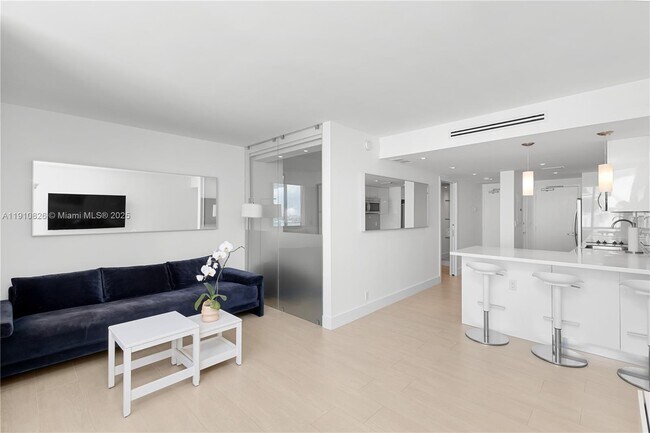 Building Photo - 1000 West Ave