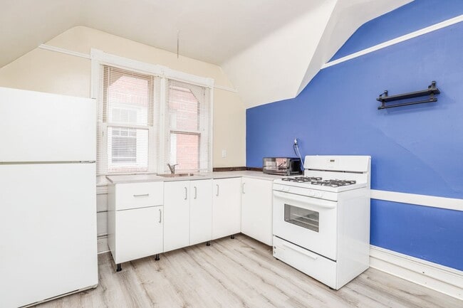 Building Photo - 146 Florida Ave