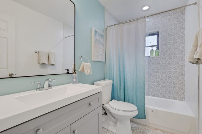 Building Photo - 758 103rd Ave N