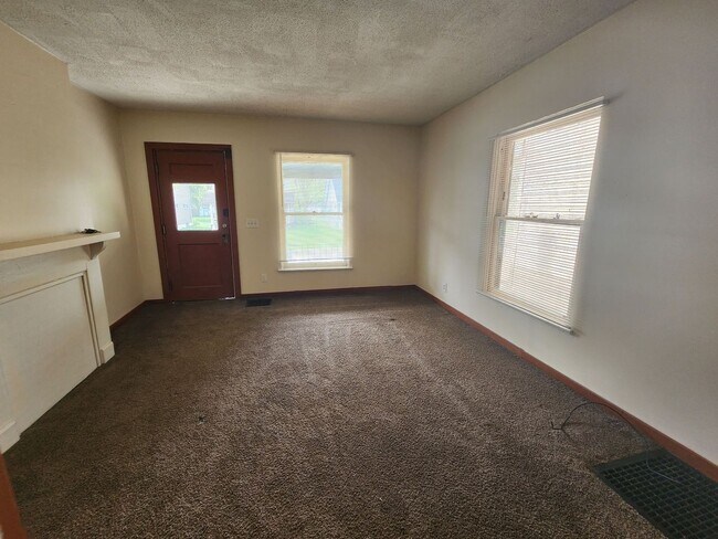 Building Photo - E Fairview, 205-207