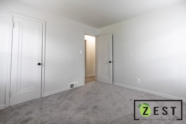 Building Photo - Amazing 3 bed 1 bath Home