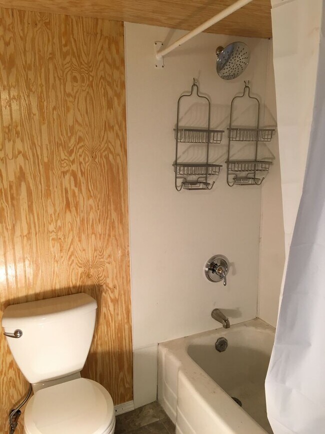 Building Photo - Awesome 2nd floor studio with private deck...