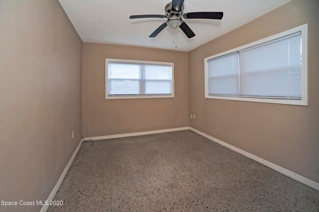 Building Photo - 1420 Avocado Ave