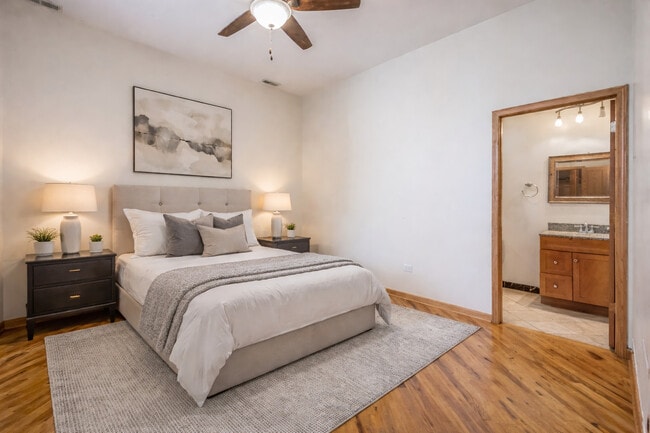 Building Photo - 4839 S Forrestville Ave