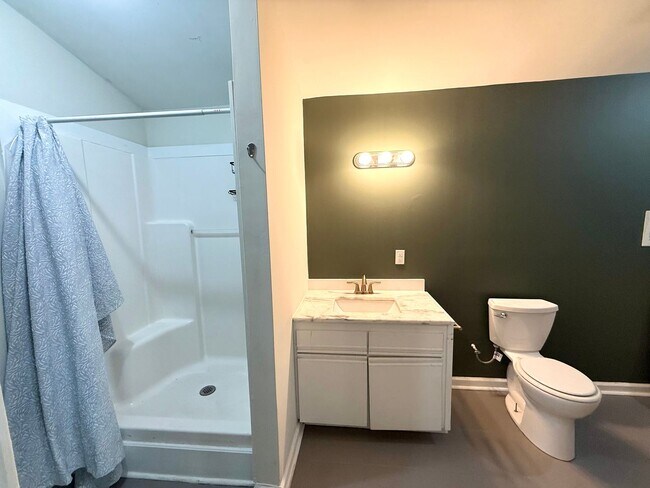 Building Photo - Ultimate Downtown Studio Vibes for Only $1,050/Mo!