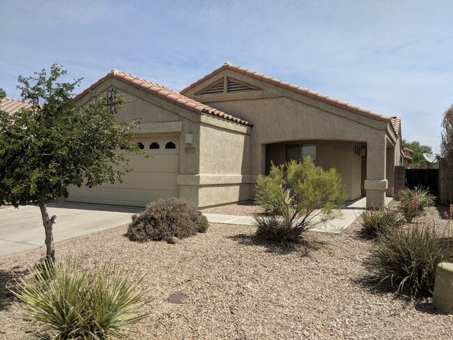 Building Photo - 3 Bedroom 2 Bath Rental.