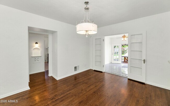 Building Photo - 114 W Windsor Ave