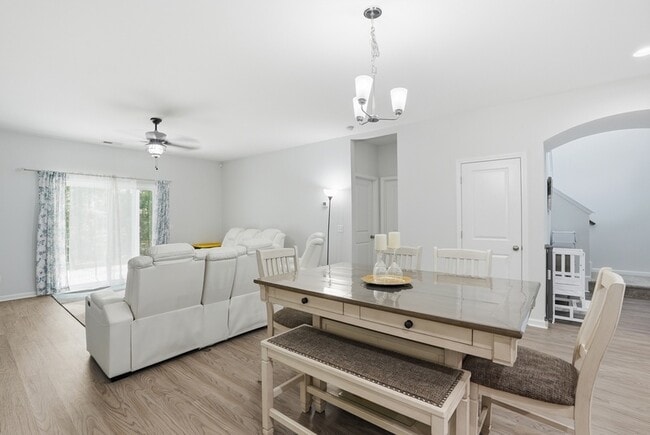 Building Photo - 17 Crown Ct