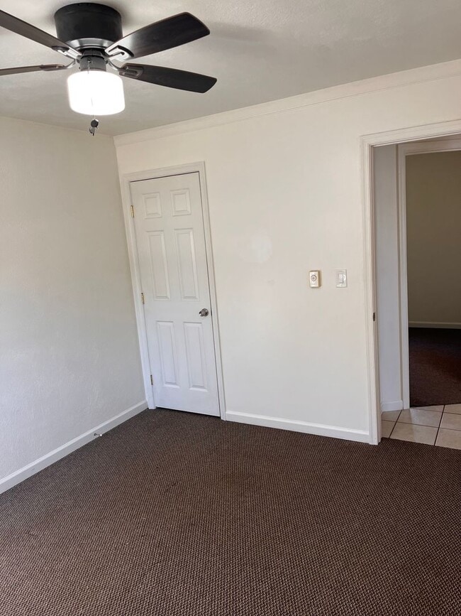 Building Photo - 2 Bedroom || 1 Bathroom Duplex Unit
