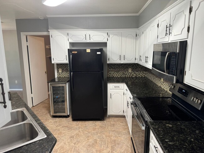 Building Photo - 4931 Gen Rusk Dr