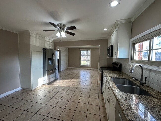 Building Photo - 3 Bdrm/1 Bath Brick Home  Kingsport TN