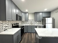 Building Photo - Beautifully Remodeled 3BR/2.5BA Townhome