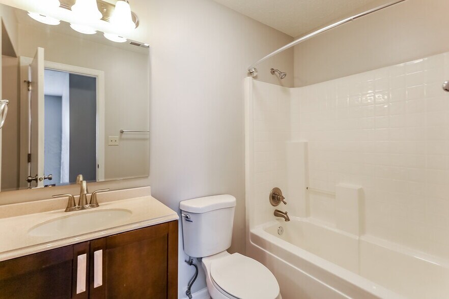 Building Photo - 1352 E McClarnon Dr