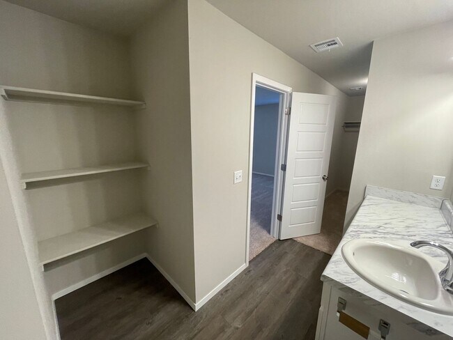 Building Photo - *Pre-leasing* Four Bedroom | Two Bath Home in Bixby