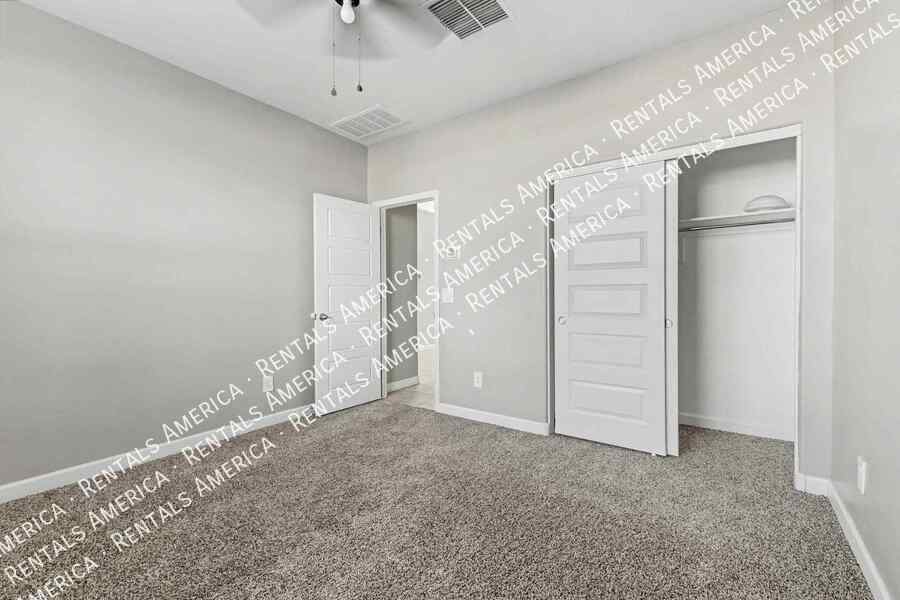 Building Photo - 17028 N Palo Verde St