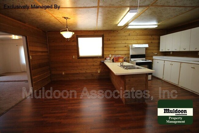 Building Photo - 7380 Maine Ln
