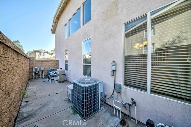 Building Photo - 16252 Fieldcrest Ct