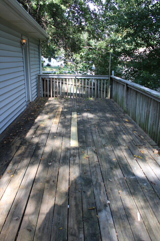 Building Photo - Spacious and beautiful 5 bedrooms and 2 full baths home located on E 47th St in Kansas City, MO